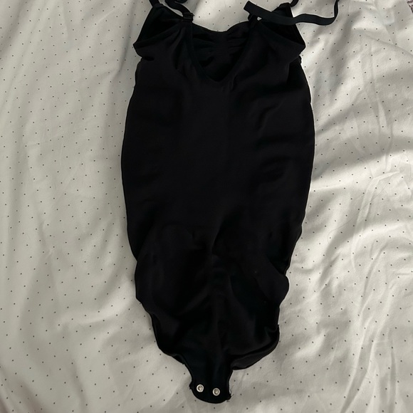 New Skims Sculpting Bodysuit (in Black) with Snaps - Picture 5 of 6